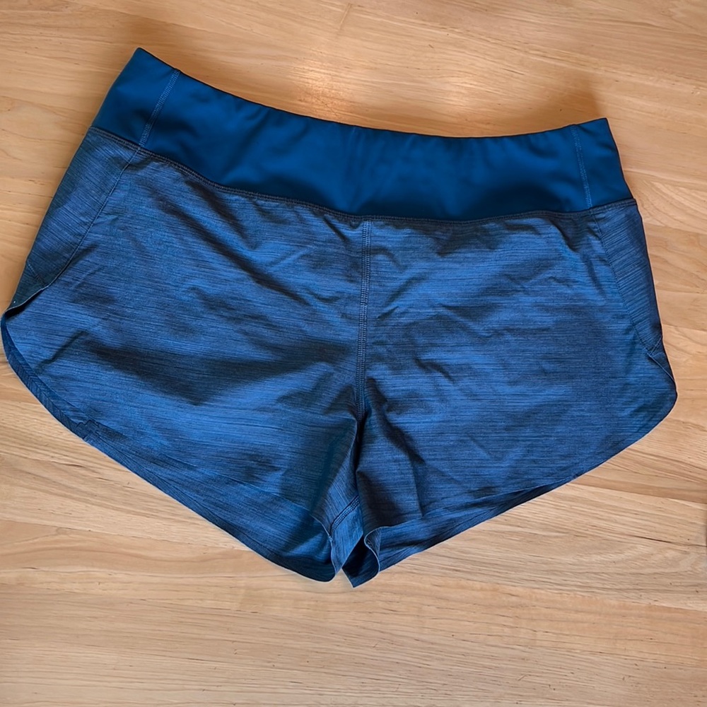 Athleta run with it 3.5” short sz L